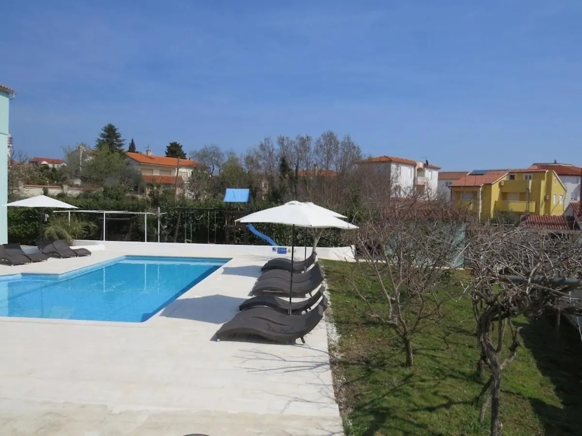 Resindenz Benni 4 Mit Beheitzem Grossem Pool Apartment Medulin